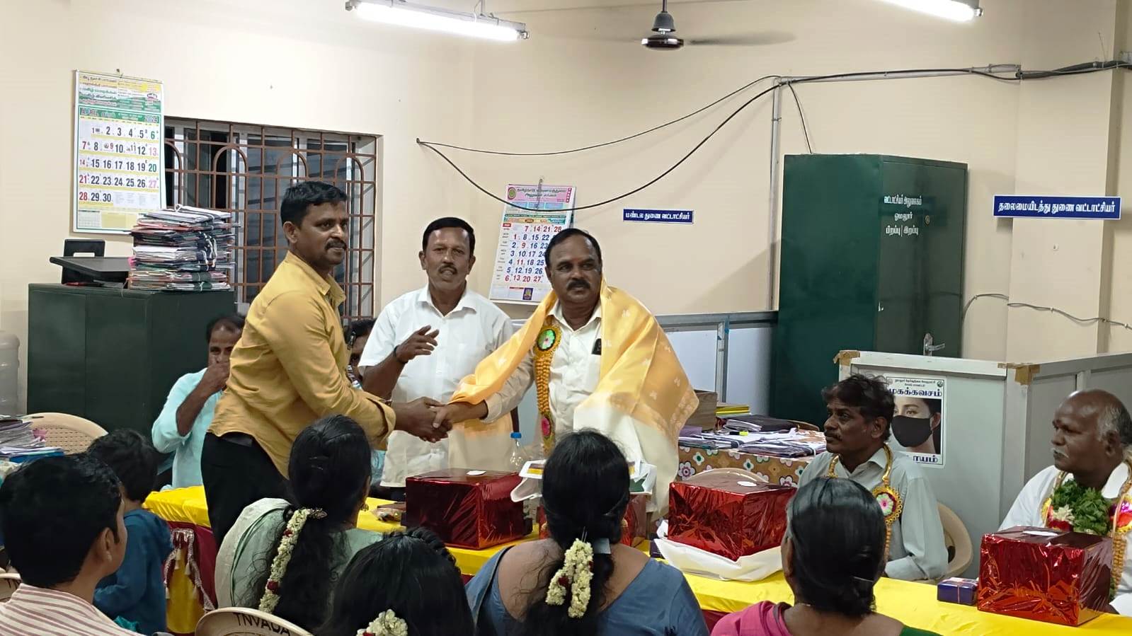 30.04.2024 - பணி நிறைவு பாராட்டு விழா திரு.செல்வம்,வட்டாட்சியர், திரு.மாதையன், அலுவலக உதவியாளர், திரு.தங்கராஜ், இரவு காவலர்,
